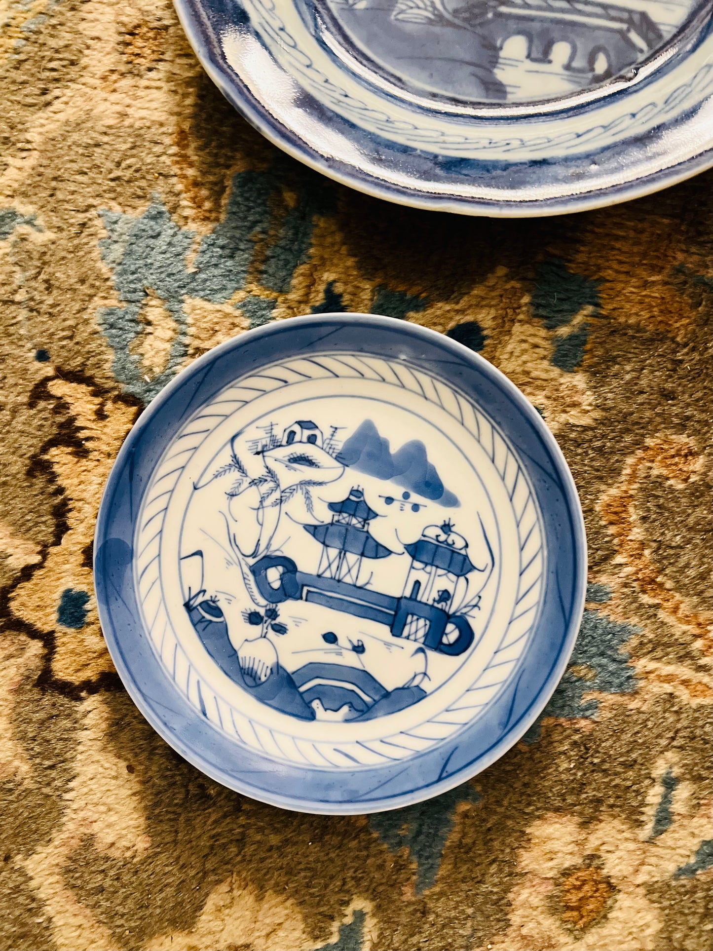Chinoiserie plate wall